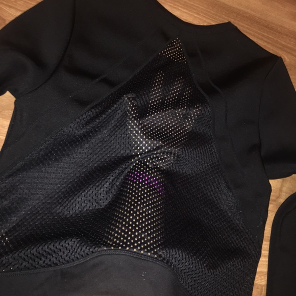 Fabletics crew with mesh back/detailing size M - Picture 4 of 4